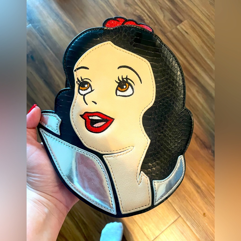 Snow White Danielle Nicole Crossbody - image 1